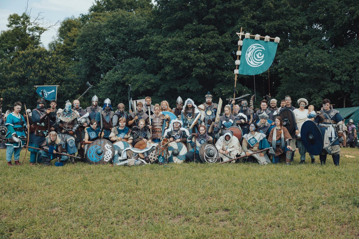 plastikloeffel's tweet photo. I have resurfaced from #ConquestofMythodea tiredness! Watch me awkwardly stand around on pictures :D https://t.co/kfx3DPB0WS