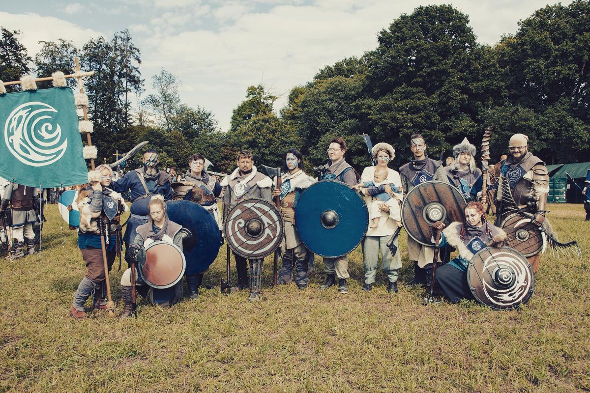 plastikloeffel's tweet photo. I have resurfaced from #ConquestofMythodea tiredness! Watch me awkwardly stand around on pictures :D https://t.co/kfx3DPB0WS