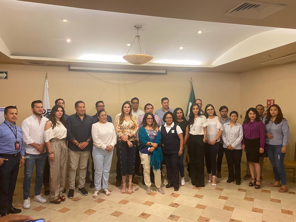 Coparmex_PR's tweet photo. El día de ayer se llevó a cabo nuestro Desayuno de Trabajo de Presentación de Proyectos que ofrece la 
@SEDECOPVer, con el fin de otorgar servicios que impulsen a los empresarios a emprender y desarrollar sus negocios. https://t.co/qFfXk8HGvl