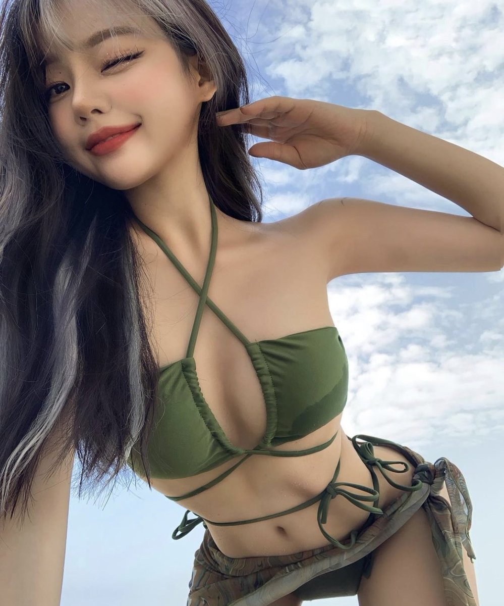 tinywaist111's tweet photo. what am i doing wrong?🤡 https://t.co/YONYjEoYlD