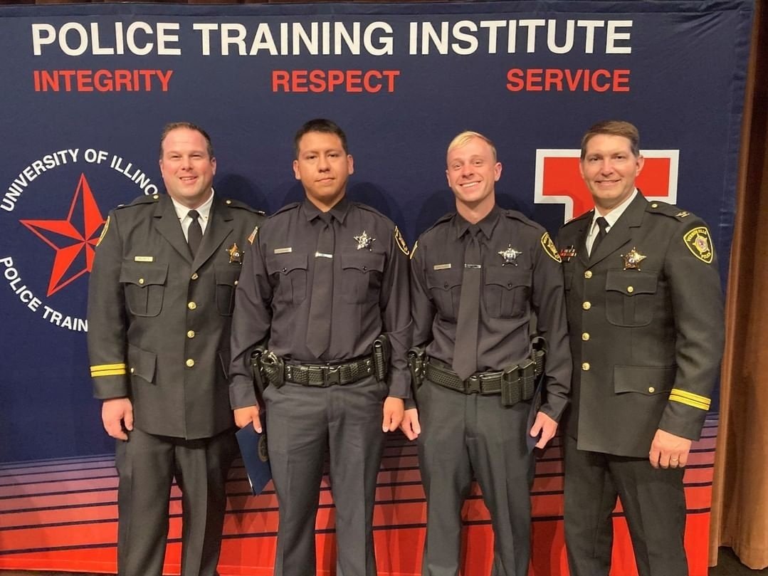 Art_Gonzalez_'s tweet photo. Congrats to @NationalLouisU Class of 2022 Graduate, Officer Gustavo Leguizamo, on recently graduating from the police academy. @VernonHillsPD got a good one! So proud of this young man. @NLU_Wheeling https://t.co/9idSYYCU2c