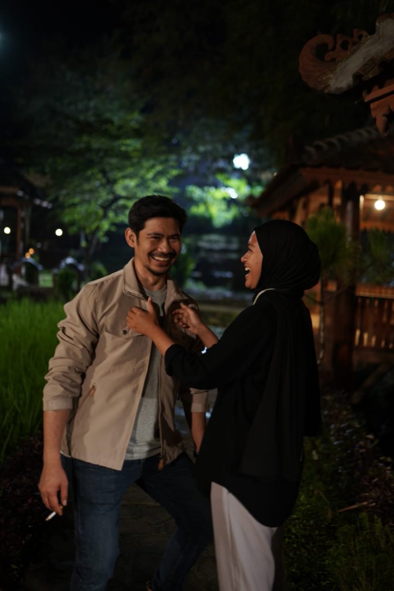 Yuli_April's tweet photo. Bulan ini dapet prodject bareng Mas Dony Alamsyah dan nanti tgl 19 filmnya tayang di https://t.co/r5ZsBKP8ul

kalo dipikir-pikir magic juga yaa padahal dulu kerjaanku pas masih kecil cuma bisa nontonin filmnya yang bertema nasionalis tiap agustusan 😆 https://t.co/t1H2D1h7RZ