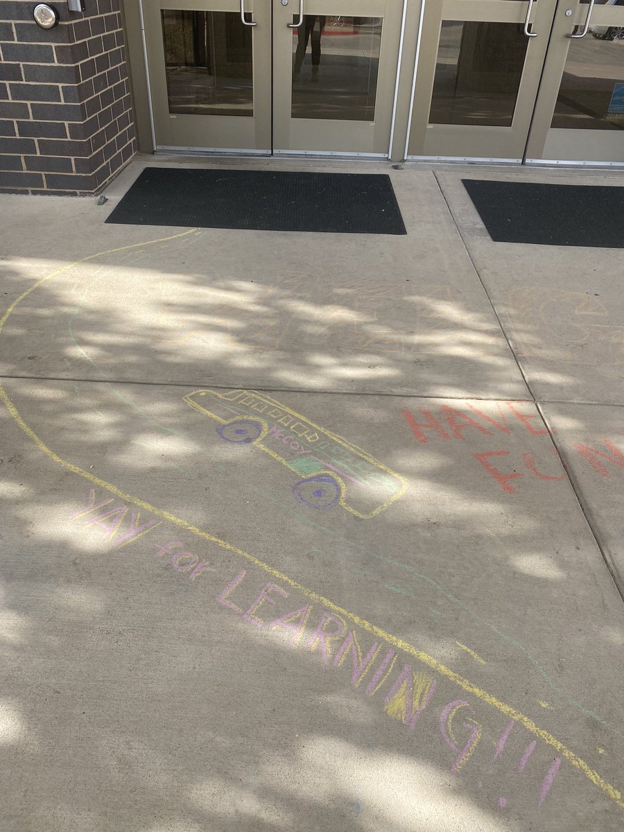 DrEmily19's tweet photo. Lovin’ the “chalk the walk” designs!@rayemccoygisd https://t.co/aCN9SzJv1r