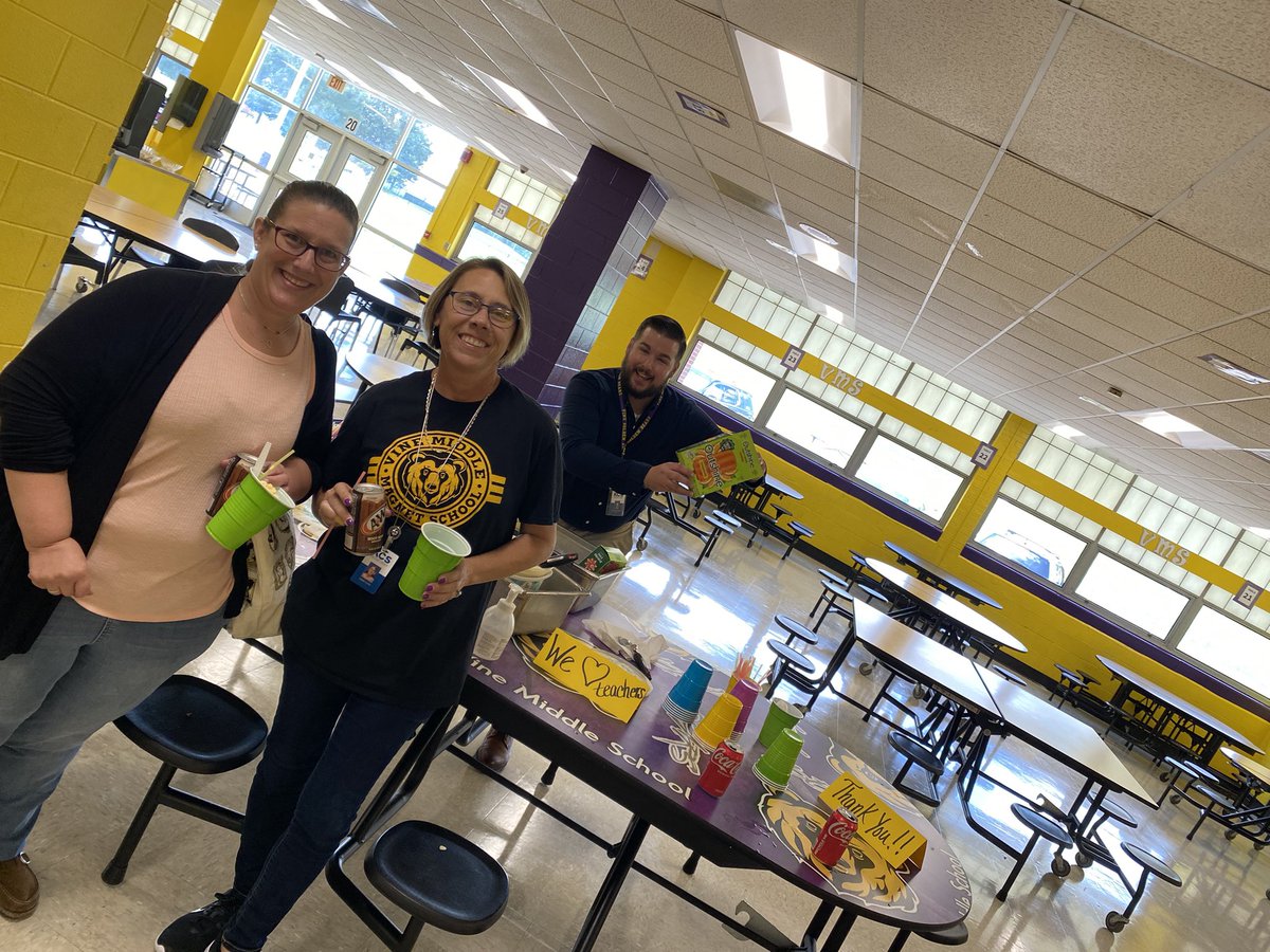 VineMSKnox's tweet photo. The first Early Release Day was the perfect time to give Vine teachers soda floats before they went to Vertical Plan and Student meetings this afternoon! #ChallengeCONNECTIONSCommunity @DesireeOJones https://t.co/rBJEOx4ytX