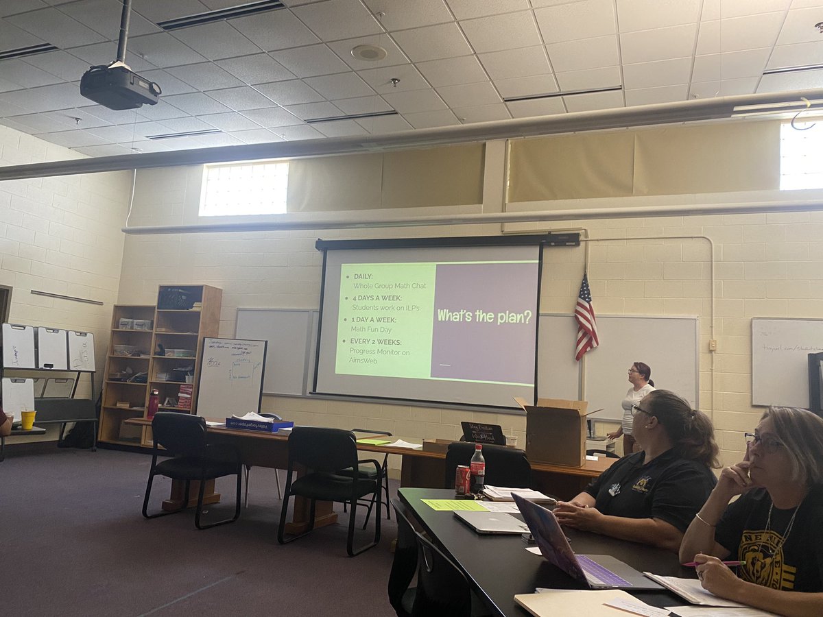 VineMSKnox's tweet photo. The first Early Release Day was the perfect time to give Vine teachers soda floats before they went to Vertical Plan and Student meetings this afternoon! #ChallengeCONNECTIONSCommunity @DesireeOJones https://t.co/rBJEOx4ytX