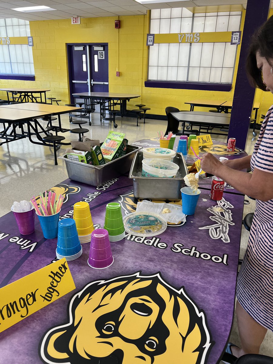 VineMSKnox's tweet photo. The first Early Release Day was the perfect time to give Vine teachers soda floats before they went to Vertical Plan and Student meetings this afternoon! #ChallengeCONNECTIONSCommunity @DesireeOJones https://t.co/rBJEOx4ytX