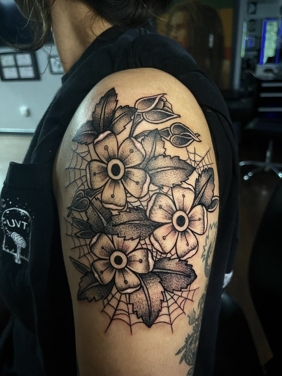 emillionz_'s tweet photo. some recents <3 
dm me for tattoo inquiries ✨ https://t.co/VwFYjNAzJB