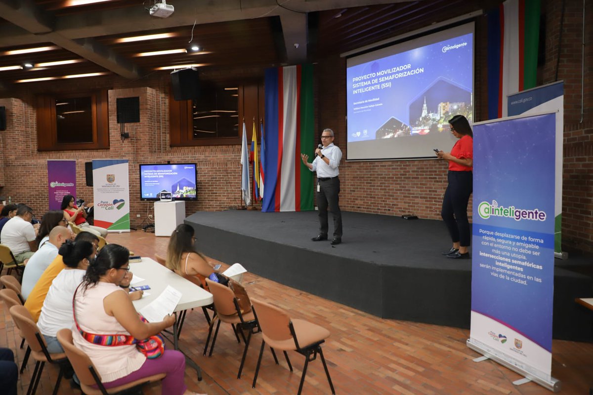 zelmar47's tweet photo. #AEstaHora con @TICAlcaldiaCali y @MovilidadCali terminando nuestra jornada de socialización y validación del modelo #Calinteligente con la red de Líderes TIC de las IE de Cali.
Gracias a @Educacion_Cali @DEconomicoCali y @DagmaOficial por su participación https://t.co/Io7QLykKiB