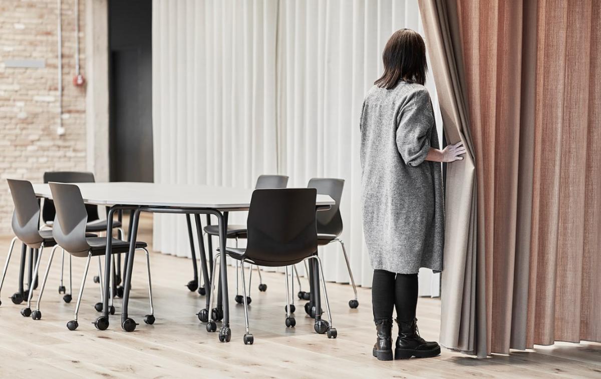 fusefurniture's tweet photo. How's this for a sophisticated yet practical learning/collaboration space?! Our FourFold tables with FourSure 77 mobile chairs. Work in style and comfort!
#fourdesign #oceedesign #mobiletable #nestingtables #mobilechairs #stackingchairs #universityfurnitureaustralia #toughfurnit https://t.co/gEtocnRHM2
