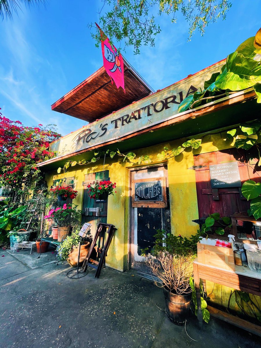 VisitSPC's tweet image. With it’s amazingly delicious Italian cuisine, extensive wine list, and sidewalk dining, this charming “Old World” restaurant in Gulfport will have you feel like you’re dining on the actual streets of Italy! Have you ever dined at Pia's Trattoria? 🇮🇹🍝🍷 #Gulfport #Florida