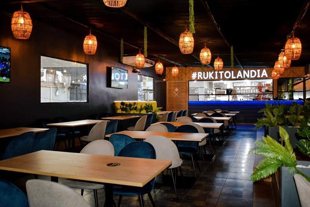 Rukito_grill's tweet photo. Hoy les presentamos con tanto esfuerzo y trabajo nuestro nuevo local más amplio del sector aurora quedó hermoso ♥️♥️ https://t.co/uDUJ2grgOM