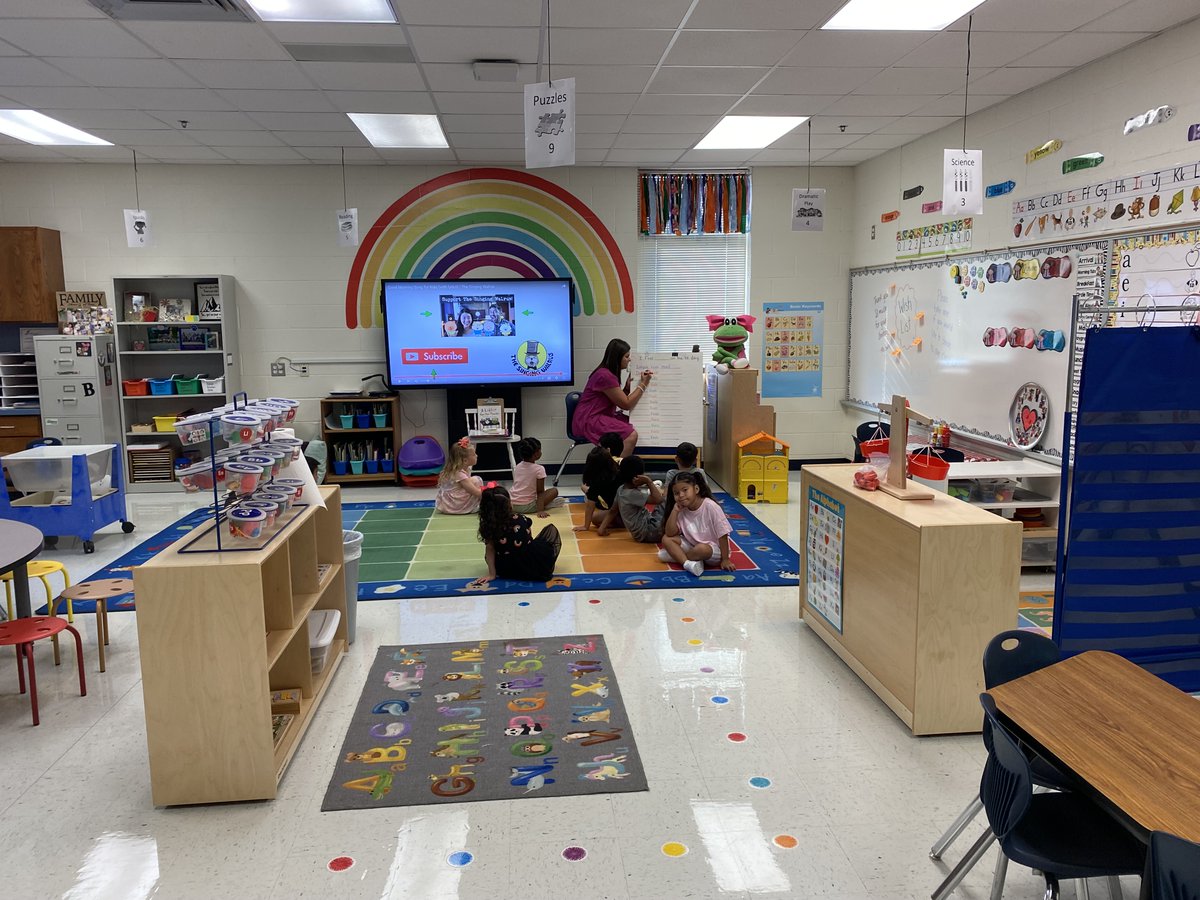 OakRidgeFISD's tweet photo. 1st Day back was amazing! Thank you teachers, parents, and staff for making our student's first day exceptional!!! #frenshipway https://t.co/hW8cjKBEVa