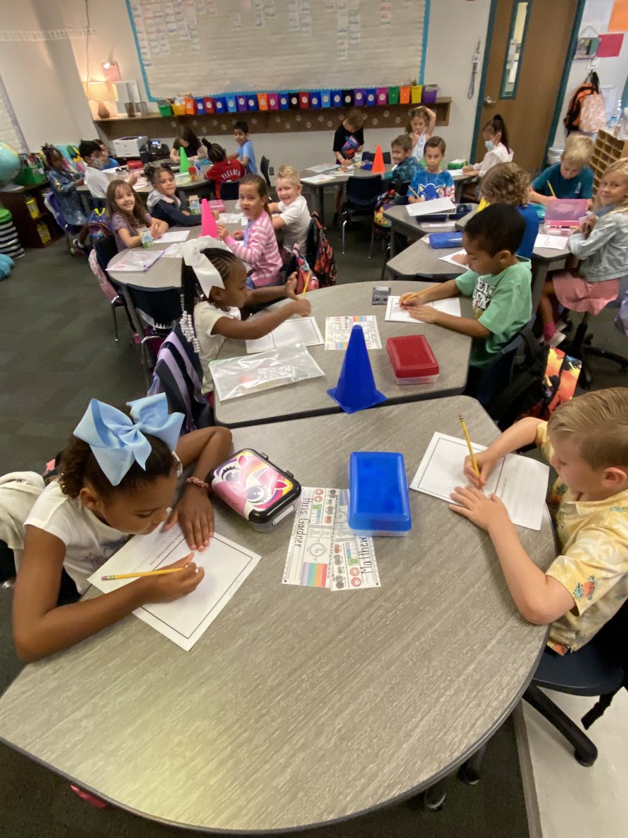 BCEMrsPerry's tweet photo. What an awesome #GCISDFirstDay of school @BearCreekElem These second graders were all about writing about their feelings and creating their Classroom Social Contract. We definitely have the #BESTatBCE #CKH https://t.co/y9AvCLuWLN