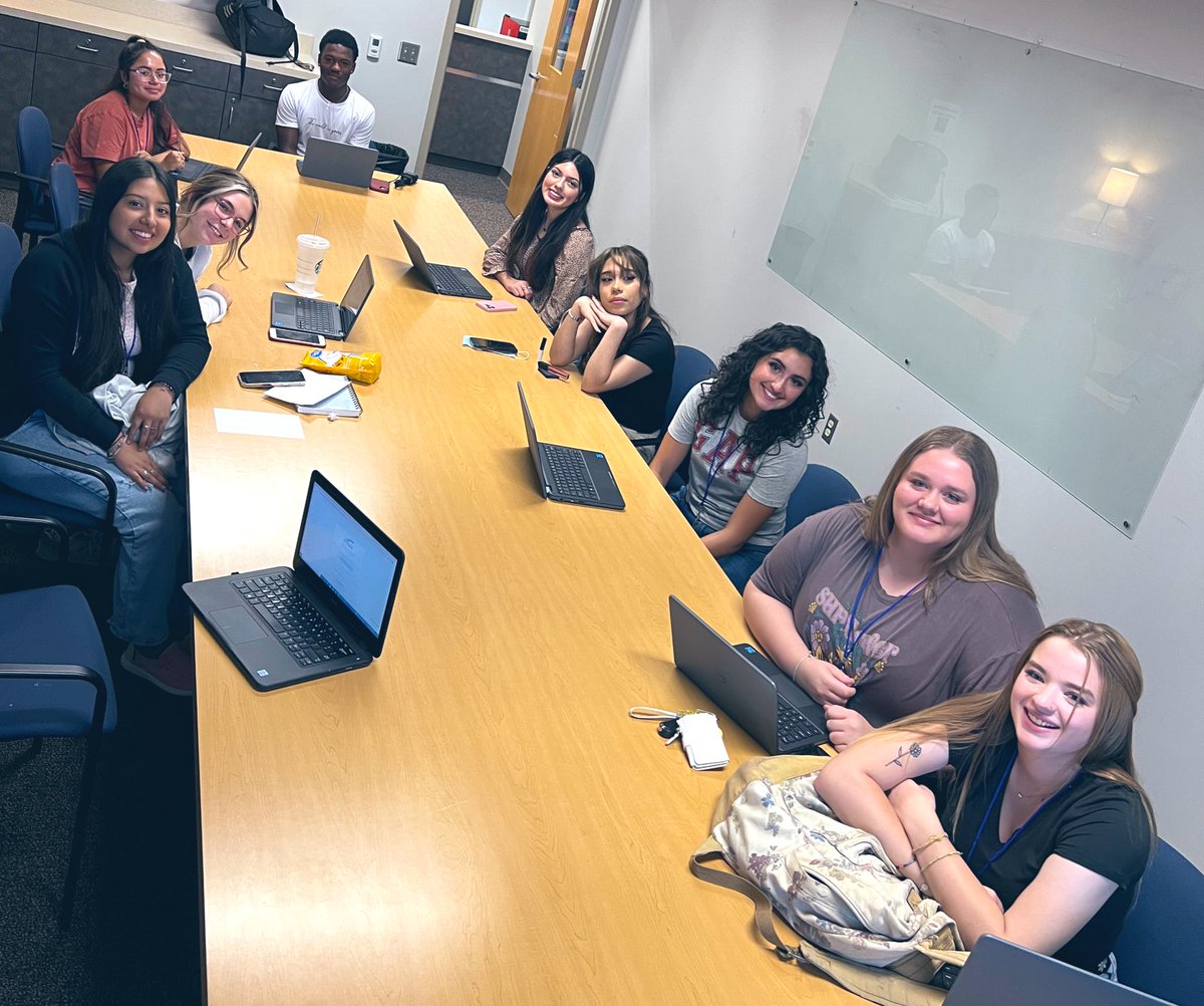 bhs_edandtrain's tweet photo. DID YOU KNOW?! The Ed &amp; Training program partners with schools in the district to provide work-based learning experiences for our future teachers in practicum! Meet our newest interns ⬇️ https://t.co/38Qk81QWvh