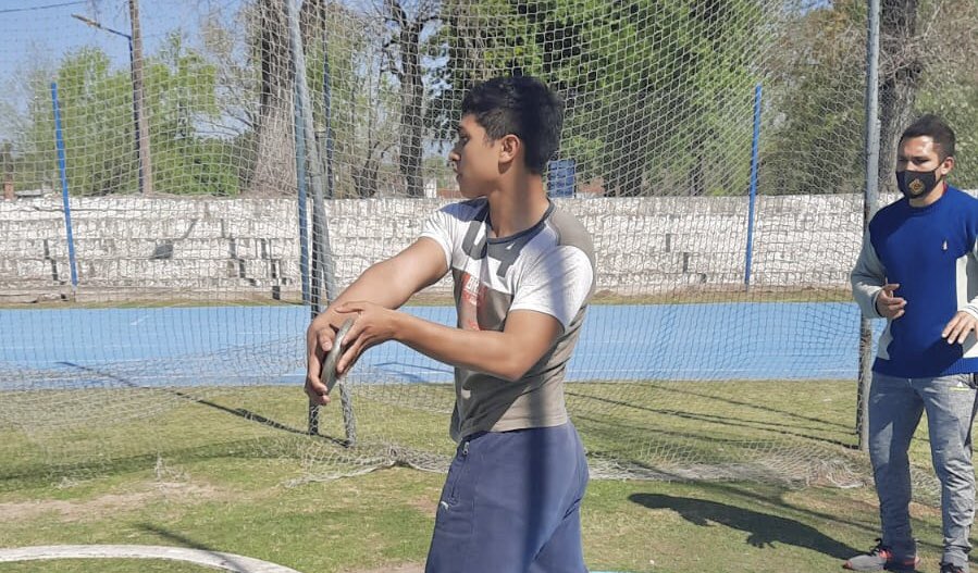 minsaurralde's tweet photo. 🏃🏻🏐🥋 | El deporte es esencial para potenciar el crecimiento y el desarrollo. Además es la herramienta por excelencia para incluir y enseñar a trabajar en equipo.

Hace mucho tiempo que en el @MunicipioLdeZ se llevan adelante diferentes escuelas deportivas totalmente gratuitas. https://t.co/atBnJy4c4I