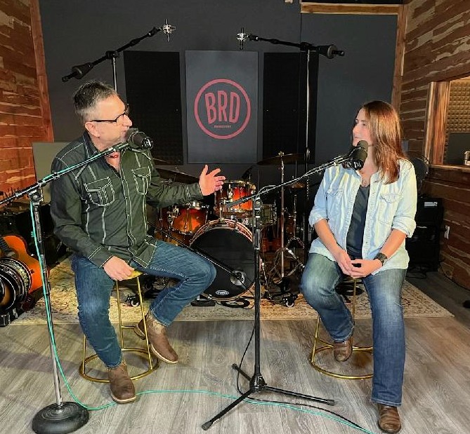tenpennygypsy's tweet photo. @tenpennygypsy talking songwriting with the great @erinenderlin ! #soundsofunity virtual show airing Thursday 8/18 at 7pm on @yadaloofest
FB page and YT channel #countrymusic #americanamusic https://t.co/zRcX8jTMBN