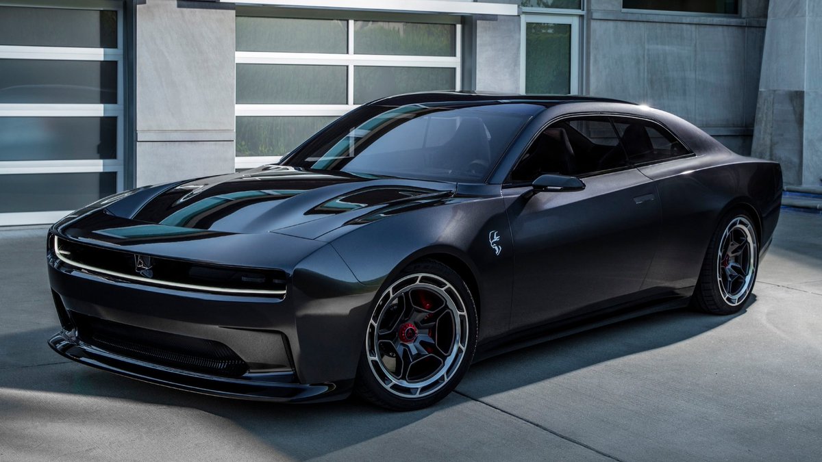 MotorTrend's tweet image. Meet the Dodge Charger Daytona SRT: an EV That'll Kick a Hellcat's Ass motortrend.com/news/meet-dodg…
