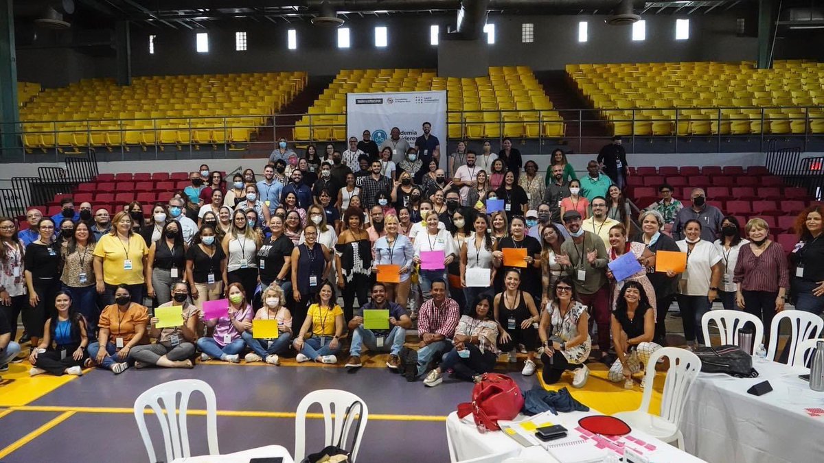 ElCentroDePR's tweet photo. 200 líderes capacitándose personal y profesionalmente para exponenciar el trabajo que ya hacen desde sus comunidades, empresas, agencias y organizaciones.

¡Transformar el País requiere transformar a su gente! 🔥

#LaAcademiaDelCentro https://t.co/Z1EWrleU4i
