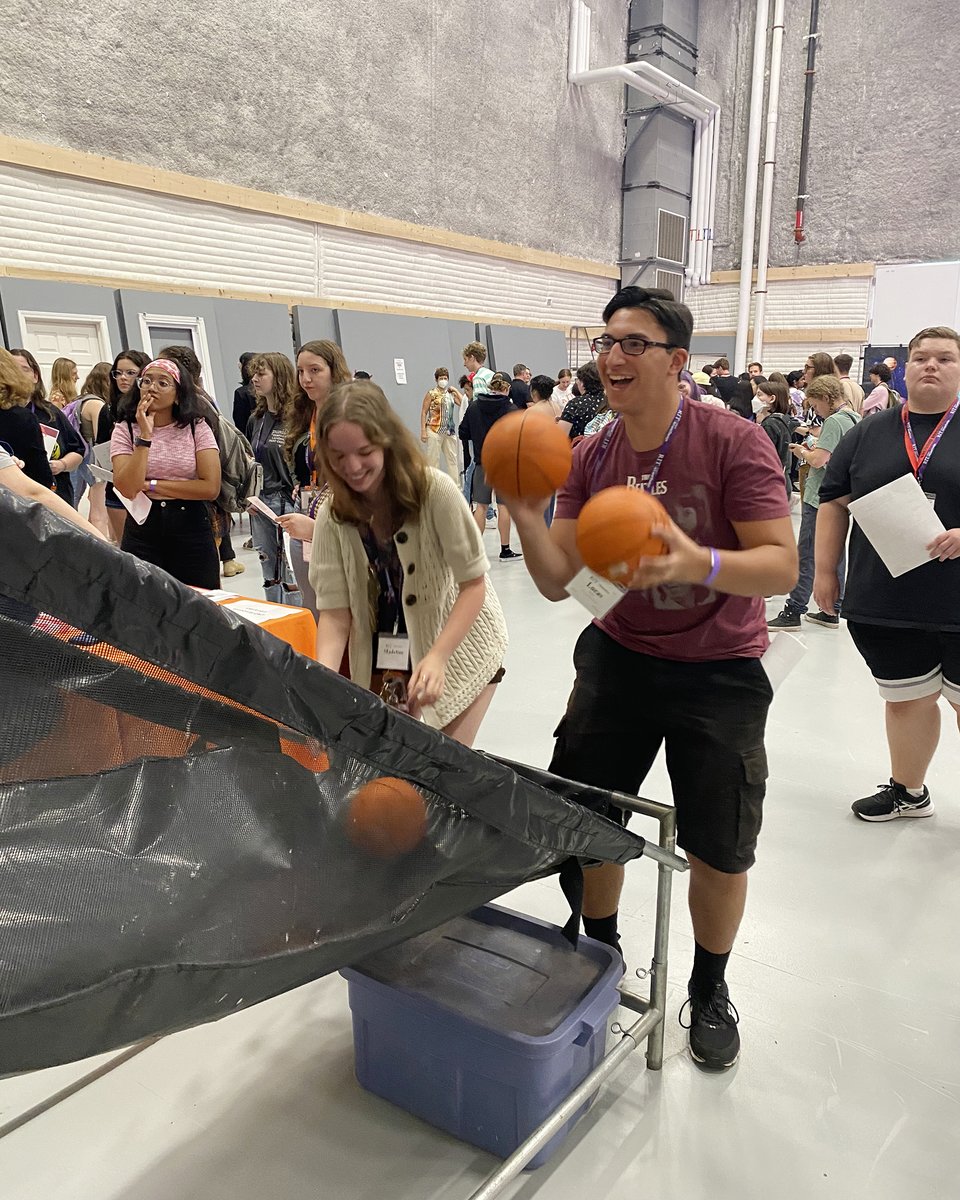 RIT_artdesign's tweet photo. All fun and games at today's CAD Carnival! #RITorientation 🎟🍿🍭 https://t.co/oT6iekFNe1