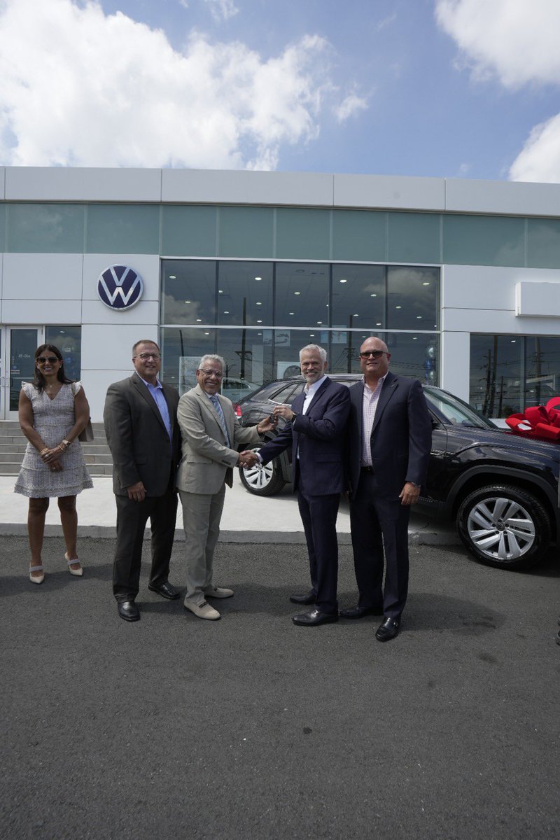OverdriveNewsPR's tweet photo. Bella Group junto a Volkswagen North America donan un vehículo Atlas a la escuela técnica Mech Tech College; el donativo permite a los estudiantes entrenamiento y práctica con los módulos de la marca https://t.co/ttItETbZ1i