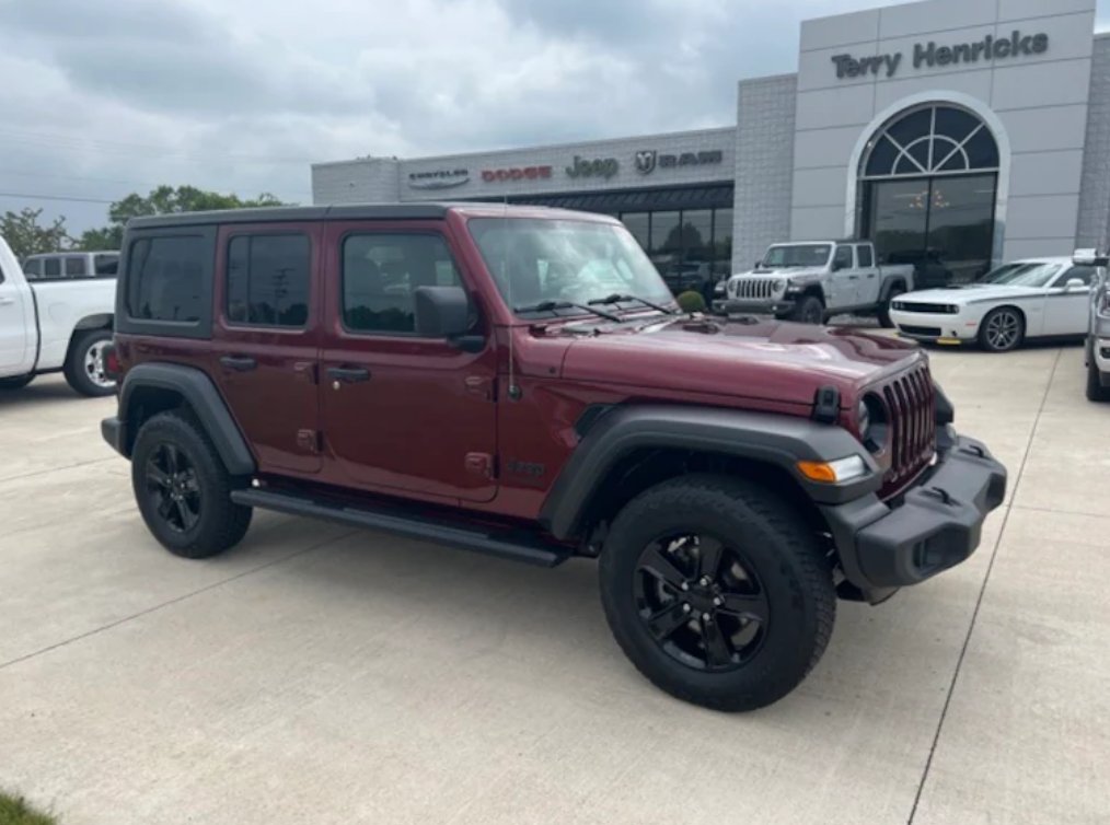 HenricksCDJR's tweet photo. The Snazzberry Exterior Color looks so good on this Certified Pre-Owned 2021 Jeep Wrangler Unlimited Sport! 😍 #TerryHenricksCDJR

More Details: https://t.co/4rkDVzbn1Z https://t.co/JfBt4LpNY2