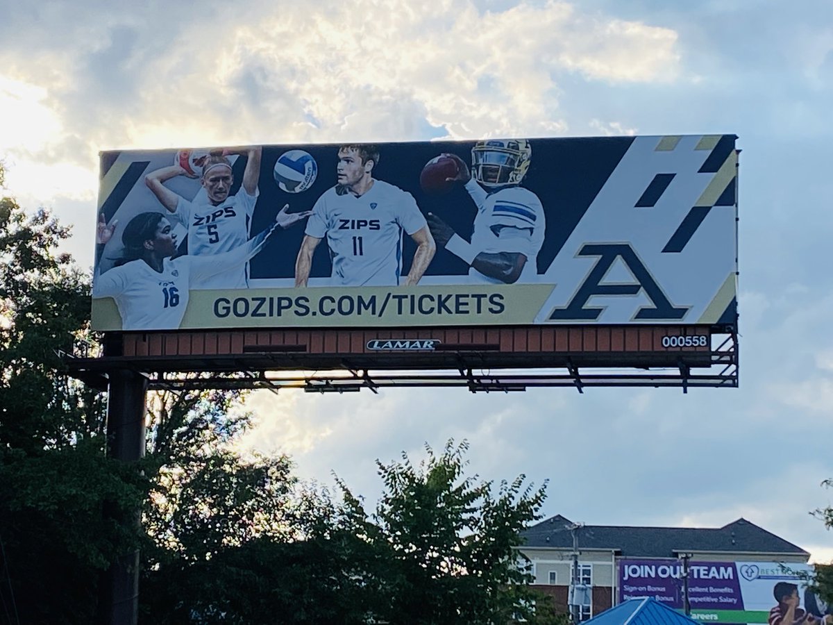 ADGuthrie444's tweet photo. ⁦@ZipsMSoc⁩ ⁦@ZipsWSOC⁩ ⁦@ZipsVB⁩ ⁦@ZipsFB⁩ on display all across Summitt County!  The excitement building! #GoZips https://t.co/FLqb9oVO1s