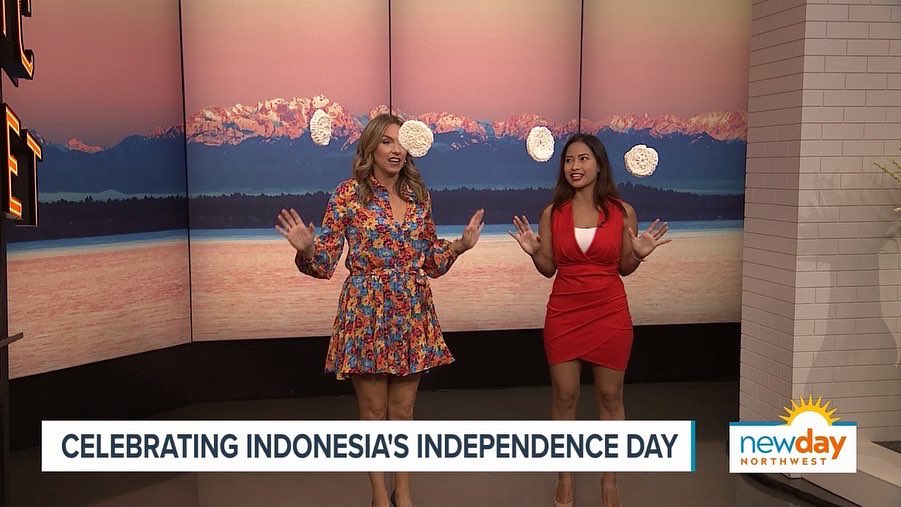 Am I a failed #Indonesian if I lost over <a href="/AmityAddrisi/">Amity Addrisi</a> at this kerupuk eating competition? 😂 Don’t disqualified me, but I drop some big chunks 😆
#newdaynw #17an #merdeka #HUT77thRI #lomba #makan #kerupuk