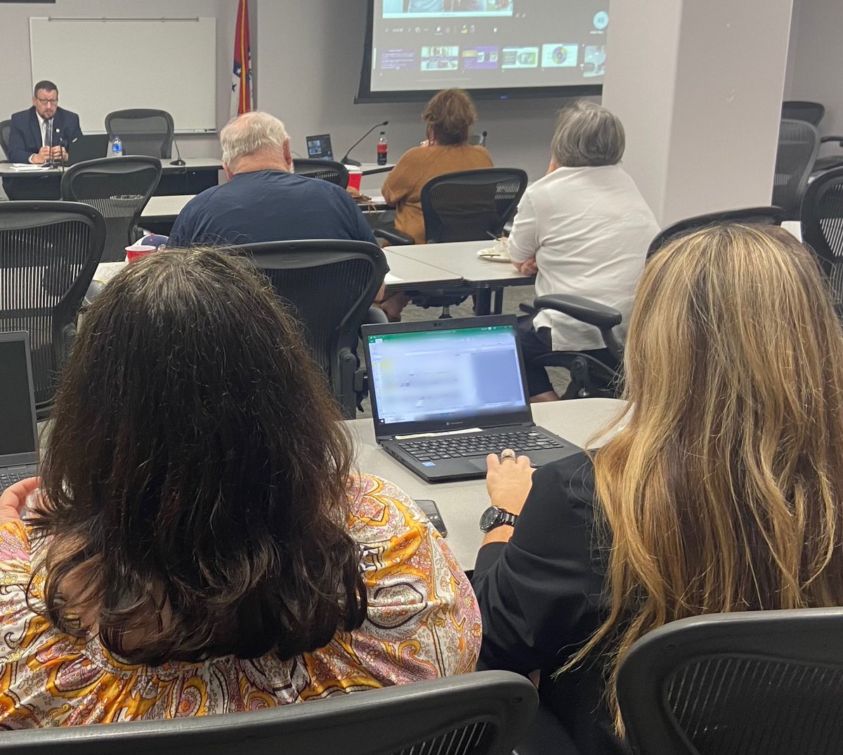 ARALAsocial's tweet photo. Educational information was provided today by the @ARHumanServices @EndAlzAR and the ASP about caring for our elders and other vulnerable Arkansans. Thank you to everyone who participated in-person and virtually across the state. #ARLegacy #LifeIsLearning #workforce https://t.co/psXEnz5VSo