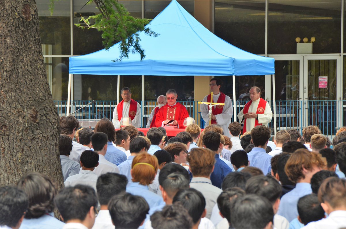 BellarmineBells's tweet photo. As is tradition in Jesuit schools throughout the nation and globally, Bellarmine College Prep celebrated Mass of the Holy Spirit on August 17 to begin the school year. All students, faculty, and staff gathered for the Mass.
#GoBells #BellFaith #BellForOthers #BellLife https://t.co/SmUdARbU7R