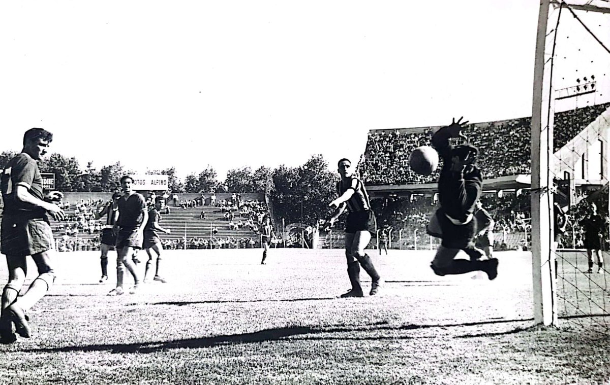 afa's tweet photo. #BibliotecaAFA sigue en el trabajo de restauración y preservación del material fotográfico que conserva en su archivo, atesorando grandes momentos de la rica historia de nuestro fútbol. https://t.co/eg5Xdiv0mT