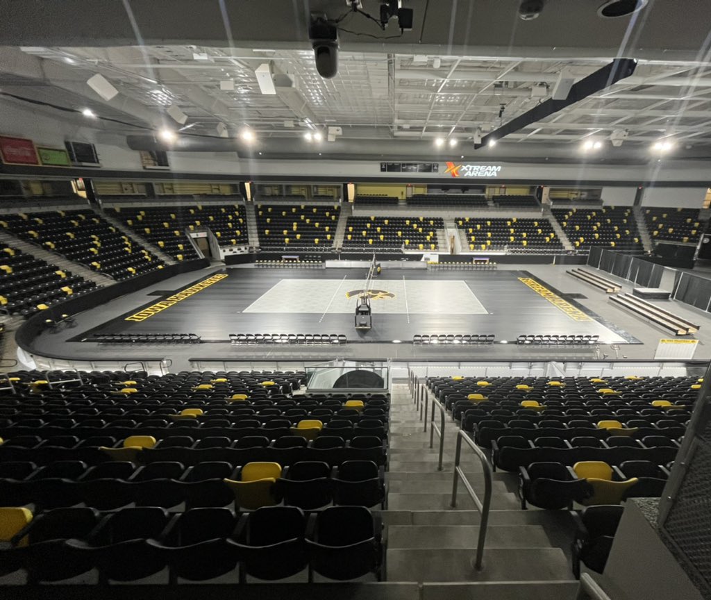 JimBarnesVB's tweet photo. New court!
New match setup!
New Hawks coming soon! https://t.co/oGWLeR8nf0