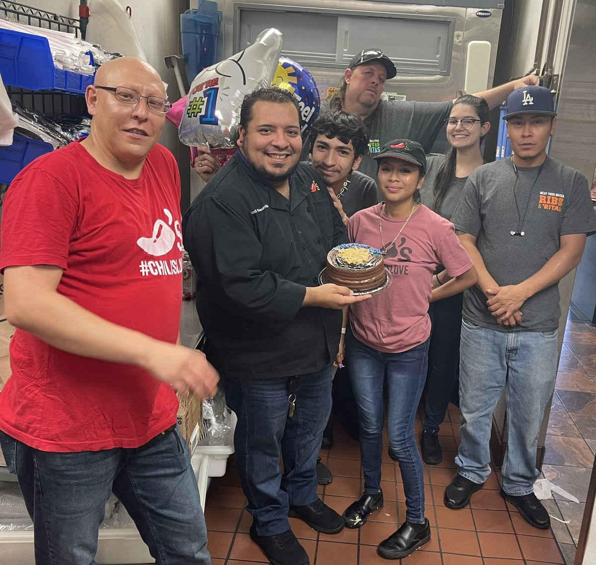 AdventuresByDre's tweet photo. What a bittersweet moment to celebrate the end of my time with @Chilis #TeamSantaFe. @Lizlope43229123 thank you for putting this together. I have been beyond blessed by all my fellow #Chiliheads and will miss each of you! #ChilisLove @Robcinsf @tjposthuma @JBarraza6 @BamBamKota25 https://t.co/Db13HEtcCT