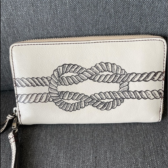 iamSet4life's tweet photo. So good I had to share! Check out all the items I'm loving on @Poshmarkapp from @QueenSarahQuinn #poshmark #fashion #style #shopmycloset #brighton #toryburch #vibe: https://t.co/cSqWxqNW6l https://t.co/5hiWhMXzQJ