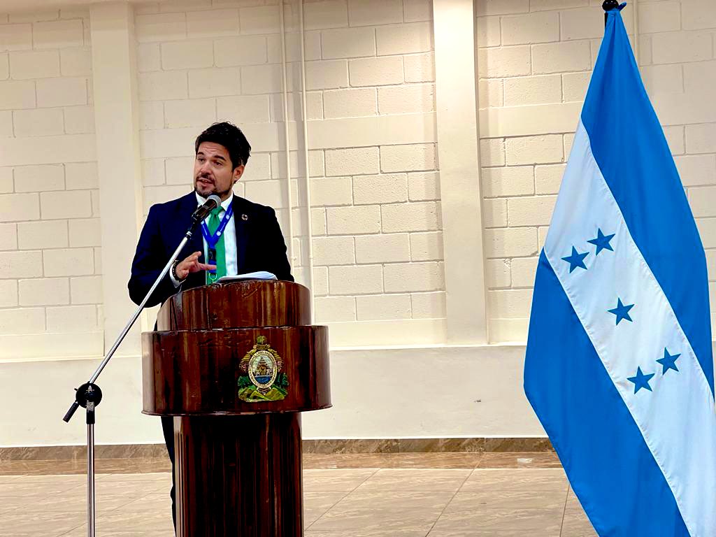 ONUHonduras's tweet photo. Participamos en la conferencia magistral sobre #CambioClimático, organizada por @CancilleriaHN y con la participación de @sernaHN, para resaltar la necesidad de acción contundente y conjunta en esta emergencia climática que ya afecta fuertemente a 🇭🇳. 

¡Necesitamos actuar ahora! https://t.co/4rtuSphPsH