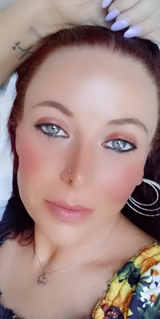 Brittain1980's tweet photo. Life.....
Please hold while
Recharging…...
#justme #itbelikethatsometimes #nofilterneeded #thatnaturalglow #needarecharge #itiswhatitis #workingonmeforme #findingmyselfagain #makingmyselffeelbeautiful #findingmyownsmile #iamwhoiam #sorrynotsorry #redhairdontcare #themeyestho https://t.co/N6wrpRy88c