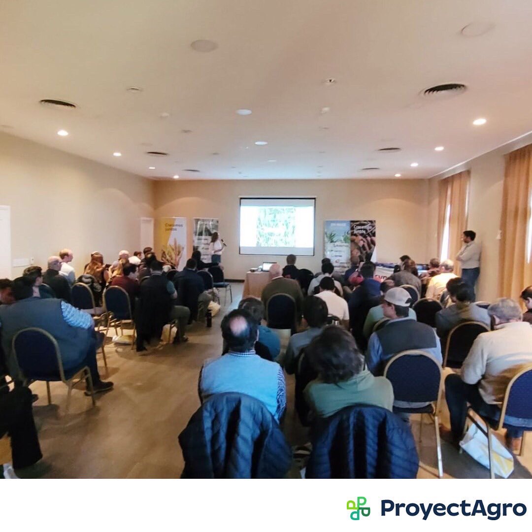 agro_proyect's tweet photo. 💬 Hoy nos encontramos en el Desayuno Técnico de @Syngenta_ar | #Agroyunta donde @ritarobledo habló sobre las claves en protección de #enfermedades en #trigo, acompañada de
Horacio Acciaresi que habló de #malezas.
👏 Felices de participar de estas charlas que nos enriquecen. https://t.co/Ya1oLF71BE