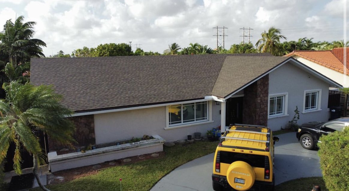 MromeroContract's tweet photo. Happy Hump day! Free Estimates 🚨 Now serving South &amp; Central Florida New Roof, Re-Roof, DM or Call us (786)616-5722
 #RoofLife #Miami #DadeCounty #BrowardCounty #PalmBeach #SoFlo #Construction #Roofing #Realty #MiamiBeach #CoralGables #Kendall #Tamiami #KeyBiscayne #CoconutGrove https://t.co/MAprqBdARt