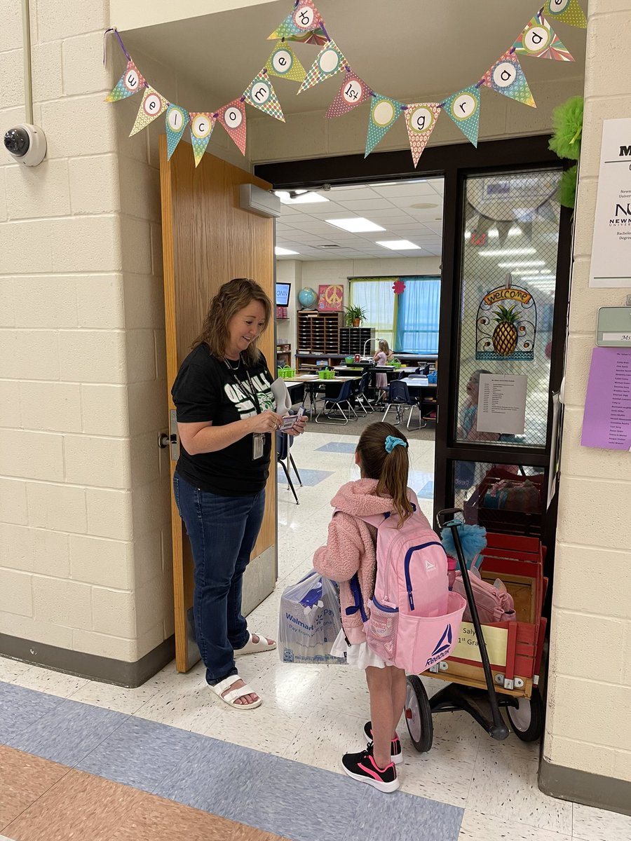 TechTalk261's tweet photo. Back2School! #usd261derful @USD261 @261learning https://t.co/U7ytxmn2jv