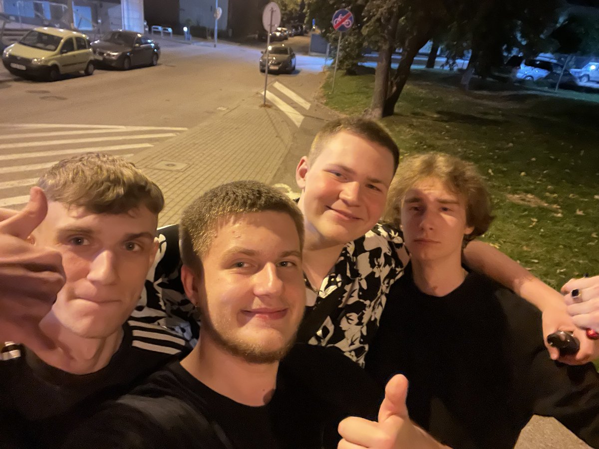 EnjoyerDay's tweet photo. Spacerek @mikeyszef @pikejvt @gawipk https://t.co/BLq0fDG8dk