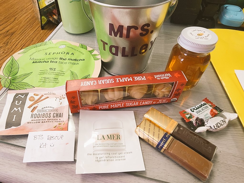 MrsTalleyA4's tweet photo. One of the most thoughtful first day gifts! 
A Back To School Rescue Kit!🥰
#LietzPride https://t.co/iQCMBIFhmM