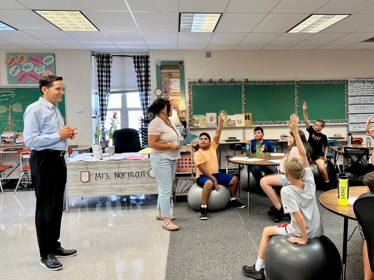 NMPED's tweet photo. Teachers at the Fort Sumner Elementary showed off some of their math and growth mindset lessons during today’s school visit by Secretary Kurt Steinhaus. Have an awesome school year, Fort Sumner Foxes 🦊! #MathIsMe #backtoschool https://t.co/WTnNf3mfkw