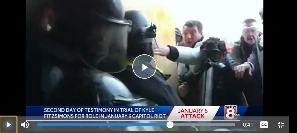 DianthaSol's tweet photo. Good synopses of both days, interesting BWC views of Kyle Fitzsimons aka #BloodyHeadWound in this link. Here he grabs at a police officer's gasmask. #KyleFitzsimons
https://t.co/EkcPwgqjeT https://t.co/OMyJ4us3ZX