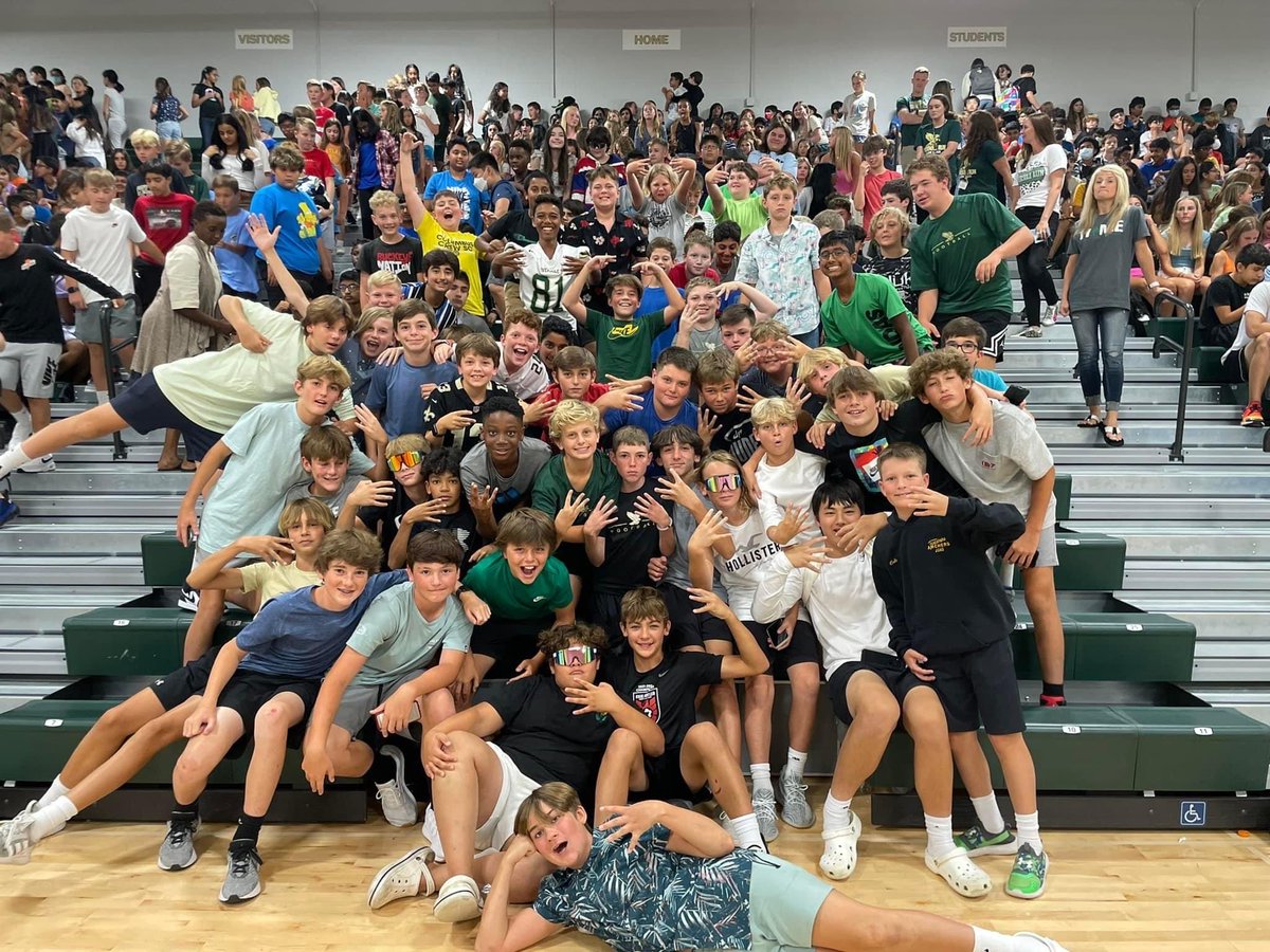 ⁦<a href="/erms_DCSD/">Eversole Run Middle School</a>⁩ 7th grade showing school pride during our opening assembly! He we grow again! ⁦<a href="/DublinSchools/">Dublin City Schools</a>⁩ #dcsday1 #bettertogetherDCS