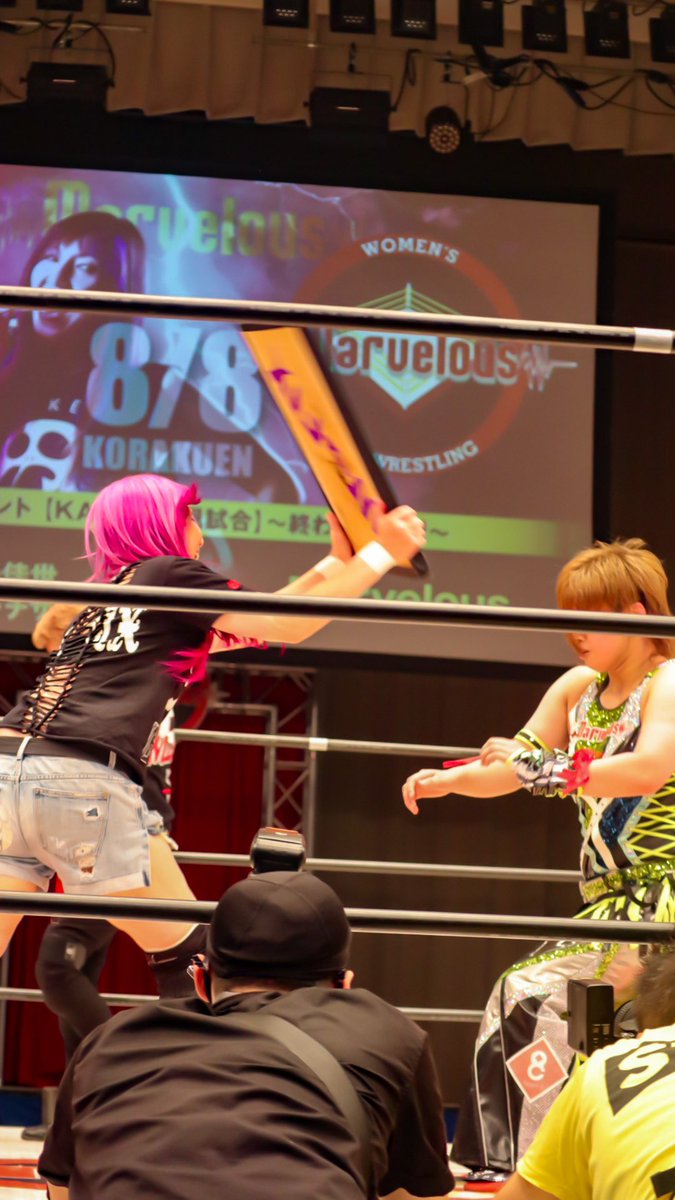 Ko0289's tweet photo. #Marvelouspro 8月8日後楽園ホール大会、#KAORU 選手引退興行!
#彩羽匠 選手にも最後の机片の洗礼!
#KAORUさんありがとう #KAORUさんのすきなところ #WFIX https://t.co/VfdrgAay4q