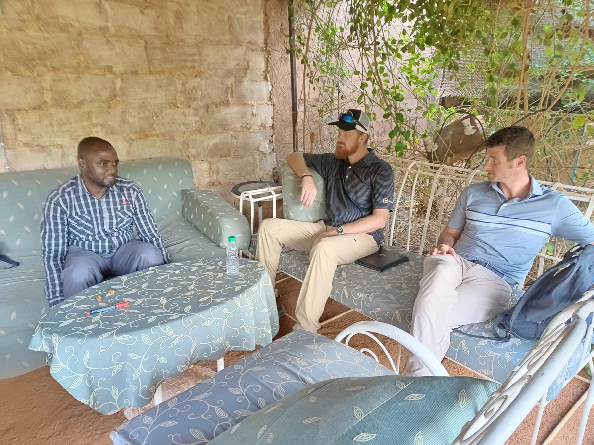 Les responsables de l'ONG M.A.E.P.N ont visité notre siège pour voir nos installations et envisager des pistes de collaboration pour la mise en œuvre de nos projets respectifs.
Ils ont un intérêt particulier pour l'aviculture et la pisciculture avec recyclage de l'eau.
#farming