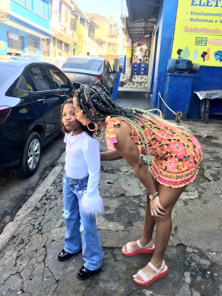 PaulaAndrezza7's tweet photo. Nunca vai ser eu, smp vai ser nós e eu vou olhar pro melhor lado de ser mãe e que mesmo sendo cansativo eu smp mostrarei pra você que nunca estará sozinha!🤞🏾👭💖 https://t.co/SFabb3ICd0