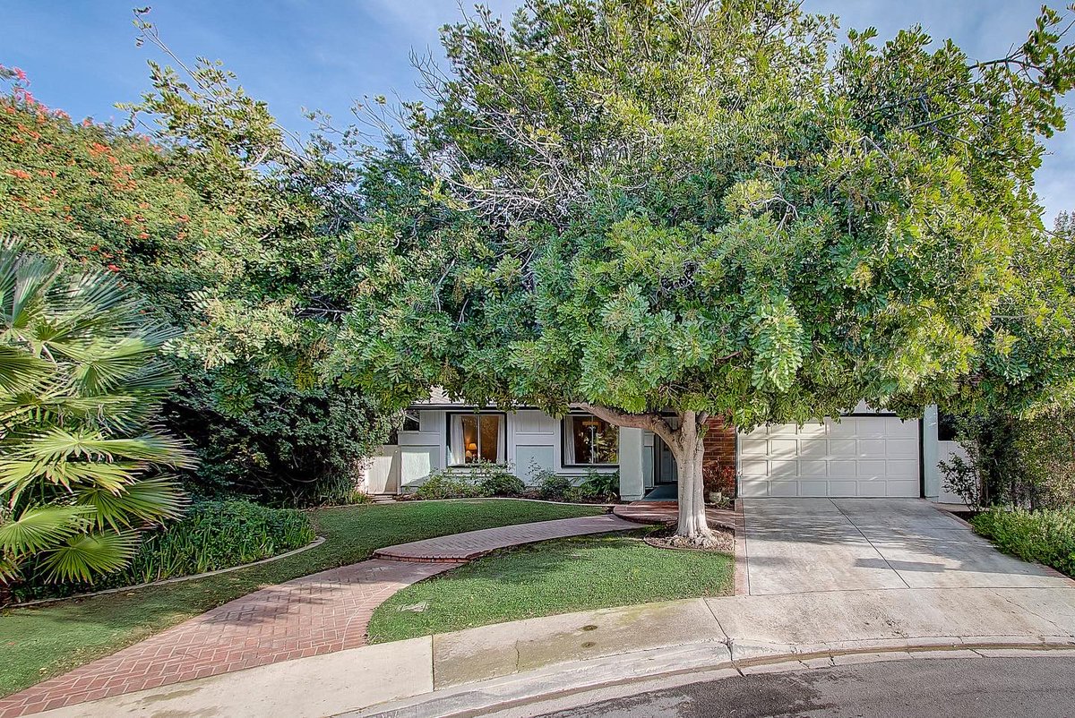 SoCALHospice's tweet photo. Happy Wednesday! Curious to see what our #SCHFHeavenlyHome used to looked like? Here’s a before and after picture! The purpose of this place is to allow people to complete their lives with peace and dignity❤️ https://t.co/0MolWNnbd2