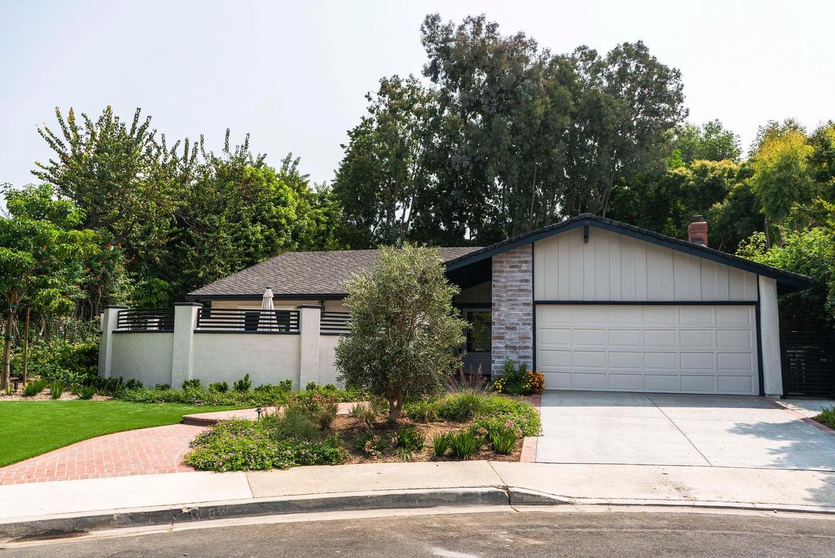 SoCALHospice's tweet photo. Happy Wednesday! Curious to see what our #SCHFHeavenlyHome used to looked like? Here’s a before and after picture! The purpose of this place is to allow people to complete their lives with peace and dignity❤️ https://t.co/0MolWNnbd2