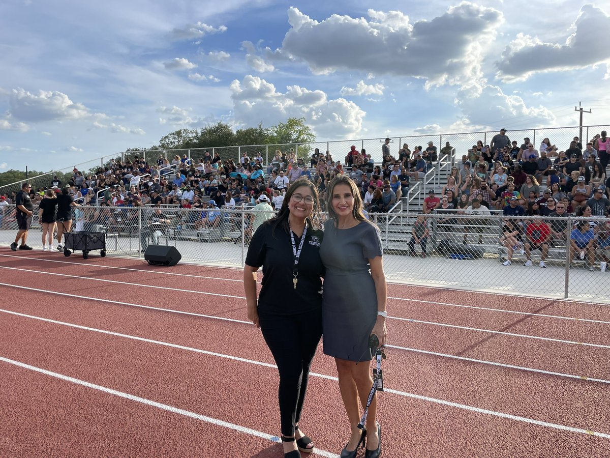 NISDSotomayor's tweet photo. What time is it? It’s #ignitetheroar time!!! https://t.co/Qlgv2o6Zb8