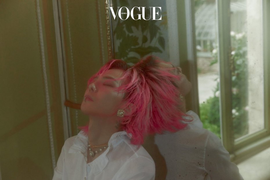 VogueKorea's tweet image. Aimer et être aimé(사랑하고 사랑받는 것)

파리에서 보낸 어느 여름 날, 지드래곤이 직접 보내온 타이틀입니다. 그의 사적인 스토리를 담은 멋진 인터뷰, 지금 링크에서 만나보세요. 

▶️vogue.co.kr/?ddw=119799

#지드래곤 #GDRAGON #보그코리아 #VOGUEKOREA